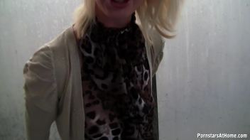 DickSuck Car Wash Screencap 16 on www.sinx.com