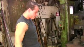 Hard Bi Pounding At The Machine Shop Screencap 2 on www.sinx.com