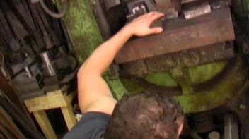 Hard Bi Pounding At The Machine Shop Screencap 4 on www.sinx.com