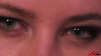 An Hour In Leony's Kinky World Screencap 96 on www.sinx.com