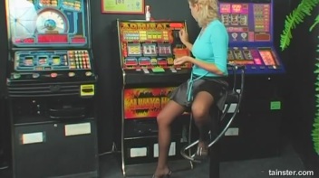 Pralinka's Bet Screencap 2 on www.sinx.com