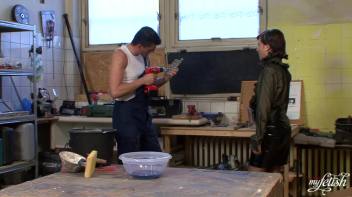 A Surefire Way To Take His Mind off Work Screencap 3 on www.sinx.com