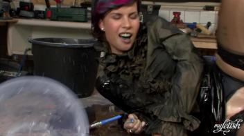 A Surefire Way To Take His Mind off Work Screencap 75 on www.sinx.com