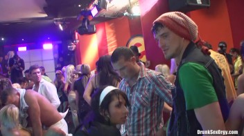 Bikini Beach Balls Part 3 - Cam 2 Screencap 66 on www.sinx.com