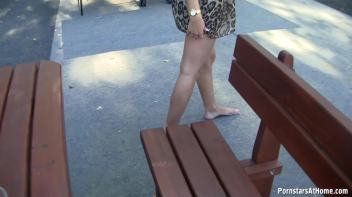 Rihanna Gives Her Man A Hand Screencap 41 on www.sinx.com