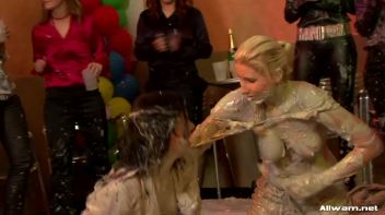 Rihanna and Vanessa Dish Out The Mud Screencap 28 on www.sinx.com