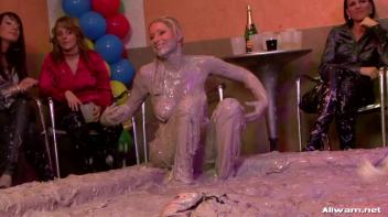 Rihanna and Vanessa Dish Out The Mud Screencap 45 on www.sinx.com