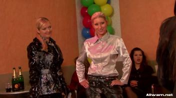 Rihanna and Vanessa Dish Out The Mud Screencap 5 on www.sinx.com