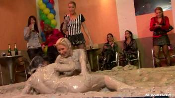 Rihanna and Vanessa Dish Out The Mud Screencap 58 on www.sinx.com