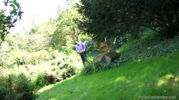 Bloused And Doused In The Park Screencap 3 on www.sinx.com