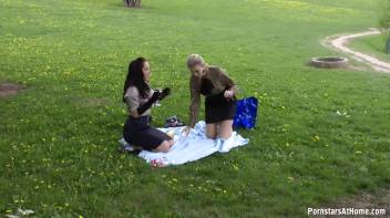 Eurobabes Know How To Have A Picnic Screencap 16 on www.sinx.com