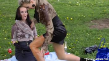 Eurobabes Know How To Have A Picnic Screencap 32 on www.sinx.com