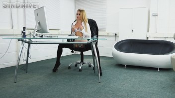 New Girl In The Office Screencap 4 on www.sinx.com