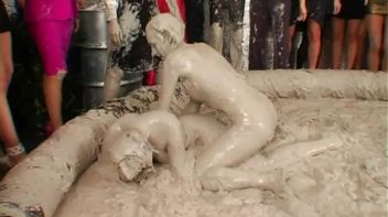 Insane Wet and Messy Mud Match Screencap 95 on www.sinx.com