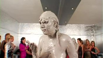 Insane Wet and Messy Mud Match Screencap 99 on www.sinx.com