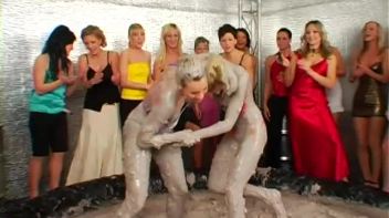 Insane Wet and Messy Mud Match Screencap 17 on www.sinx.com