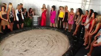 Insane Wet and Messy Mud Match Screencap 3 on www.sinx.com