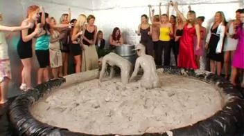 Insane Wet and Messy Mud Match Screencap 30 on www.sinx.com