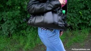 Not Your Mama's Walk Through The Park Screencap 4 on www.sinx.com