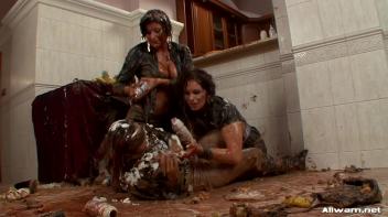 Hot And Messy Mamas Screencap 87 on www.sinx.com