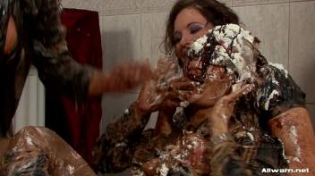 Hot And Messy Mamas Screencap 91 on www.sinx.com