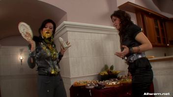 Hot And Messy Mamas Screencap 27 on www.sinx.com