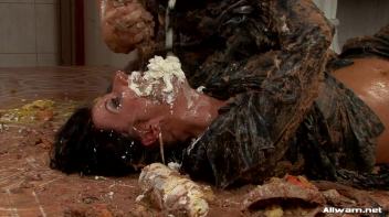 Hot And Messy Mamas Screencap 67 on www.sinx.com