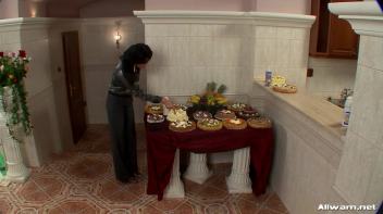 Hot And Messy Mamas Screencap 8 on www.sinx.com