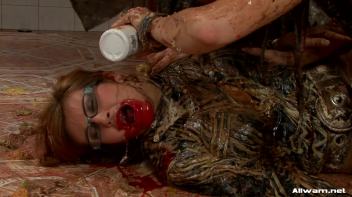 Hot And Messy Mamas Screencap 82 on www.sinx.com