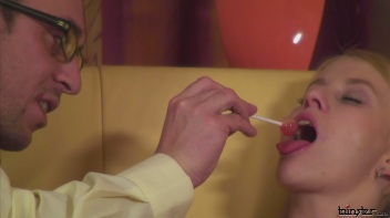 Club Cutie Piss Live Show Screencap 52 on www.sinx.com