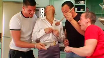 Checking Into Miss Hilton Screencap 11 on www.sinx.com