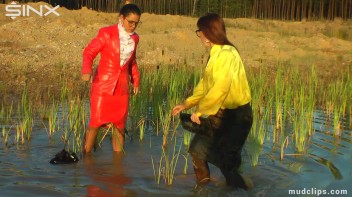 Mud Covered Hunny's Getting Wet And Messy Screencap 3 on www.sinx.com