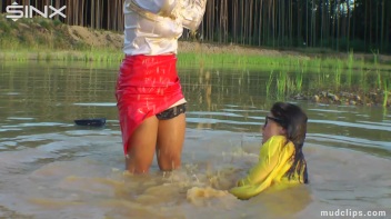 Mud Covered Hunny's Getting Wet And Messy Screencap 31 on www.sinx.com