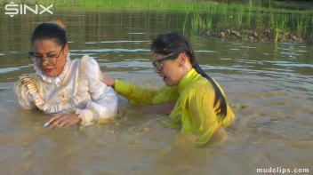 Mud Covered Hunny's Getting Wet And Messy Screencap 34 on www.sinx.com