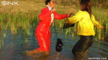 Mud Covered Hunny's Getting Wet And Messy Screencap 4 on www.sinx.com