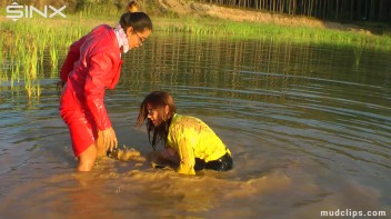 Mud Covered Hunny's Getting Wet And Messy Screencap 9 on www.sinx.com