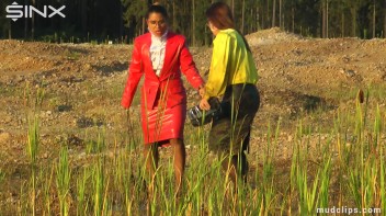 Mud Covered Hunny's Getting Wet And Messy Screencap 1 on www.sinx.com