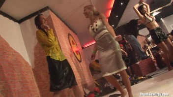 Hard Hat Hos Part 4 - Cam 4 Screencap 28 on www.sinx.com