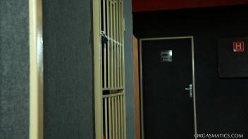 Orgasmatic Prison Break! Screencap 2 on www.sinx.com