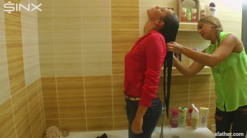 Brunette Babe's Wet and Sudsy Hair Wash Screencap 66 on www.sinx.com