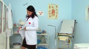 Painting Their Pussies In Pink Screencap 1 on www.sinx.com