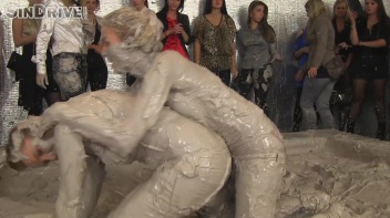 Muddy Wrestling: Jenny Lee vs. Liana Screencap 89 on www.sinx.com