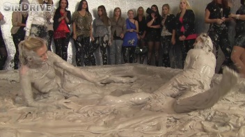 Muddy Wrestling: Jenny Lee vs. Liana Screencap 90 on www.sinx.com