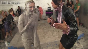 Muddy Wrestling: Jenny Lee vs. Liana Screencap 114 on www.sinx.com