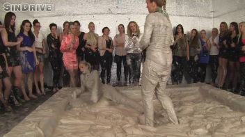 Muddy Wrestling: Jenny Lee vs. Liana Screencap 53 on www.sinx.com