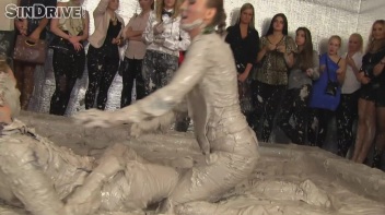 Muddy Wrestling: Jenny Lee vs. Liana Screencap 61 on www.sinx.com