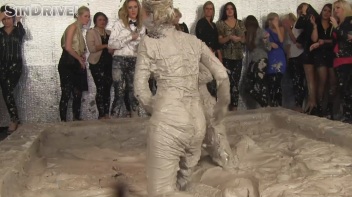 Muddy Wrestling: Jenny Lee vs. Liana Screencap 62 on www.sinx.com