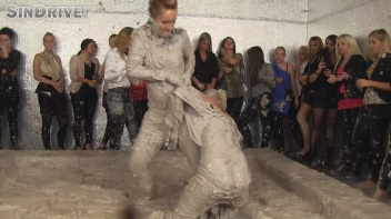 Muddy Wrestling: Jenny Lee vs. Liana Screencap 65 on www.sinx.com