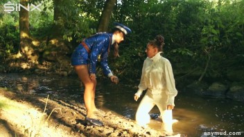Naughty Thief Gets Into Muddy Catfight With Police Woman Screencap 14 on www.sinx.com