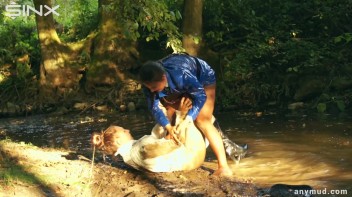 Naughty Thief Gets Into Muddy Catfight With Police Woman Screencap 26 on www.sinx.com